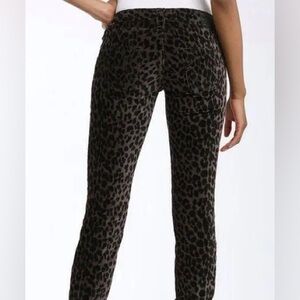 True Religion Leopard Velvet Skinny Pants. Size 32